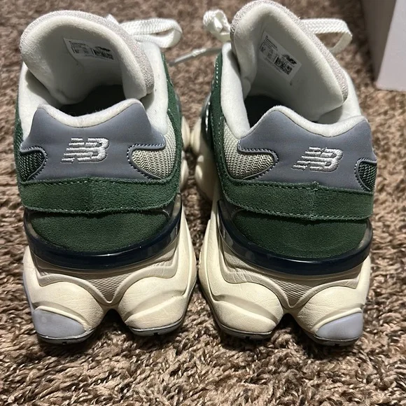 New Balance 9060 - Picture 3 of 5